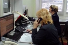 Полицейские провели для журналистов экскурсию по дежурной части УМВД